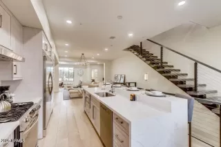 Photo #3: 6920543 Listing