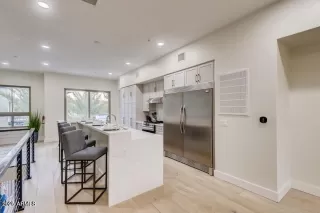 Photo #5: 6920543 Listing