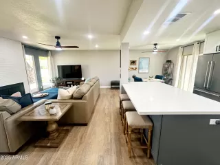 Photo #3: 6920743 Listing 