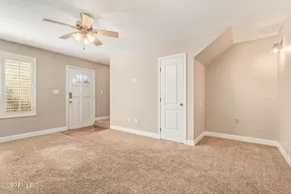 Photo #6: 6920778 Listing 