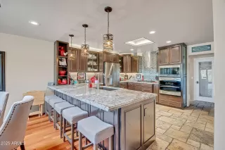 Photo #1: 6920973 Listing