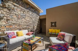 Photo #4: 6920973 Listing