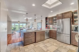 Photo #5: 6920973 Listing