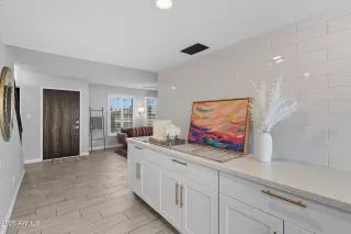 Photo #6: 6921089 Listing