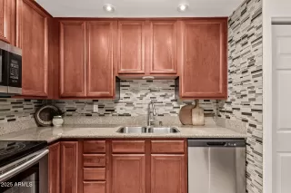 Photo #5: 6921165 Listing 