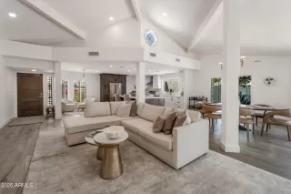 Photo #1: 6921291 Listing 