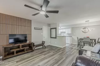 Photo #5: 6921376 Listing