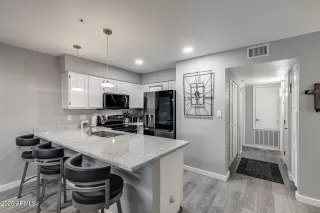 Photo #2: 6921493 Listing 