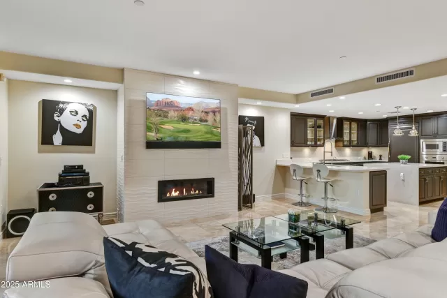 MLS: 6921572 Condo For Sale