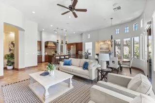 Photo #4: 6921804 Listing