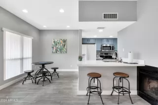 Photo #6: 6921890 Listing 