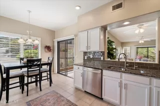 Photo #5: 6921921 Listing 