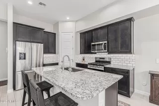 Photo #2: 6922284 Listing 