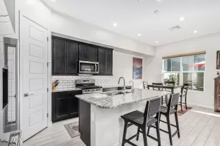 Photo #3: 6922284 Listing 