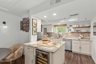 Photo #6: 6922550 Listing