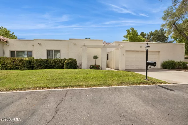 MLS: 6922741 Condo For Sale