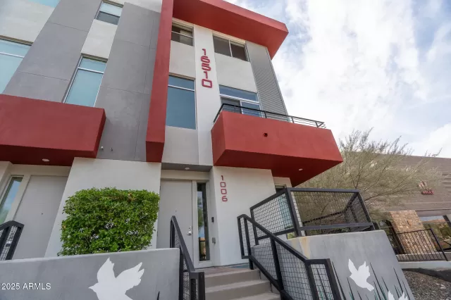 MLS: 6922810 Condo For Sale