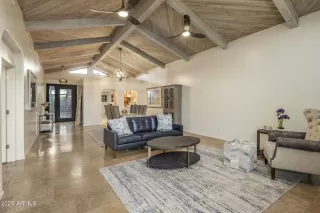 Photo #5: 6922818 Listing