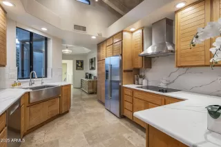 Photo #6: 6922818 Listing