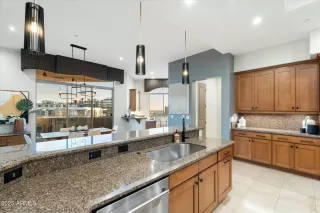 Photo #2: 6922852 Listing 