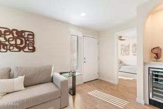 Photo #5: 6922889 Listing 