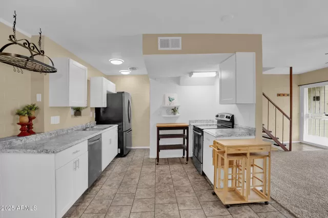 MLS: 6923735 Condo For Sale