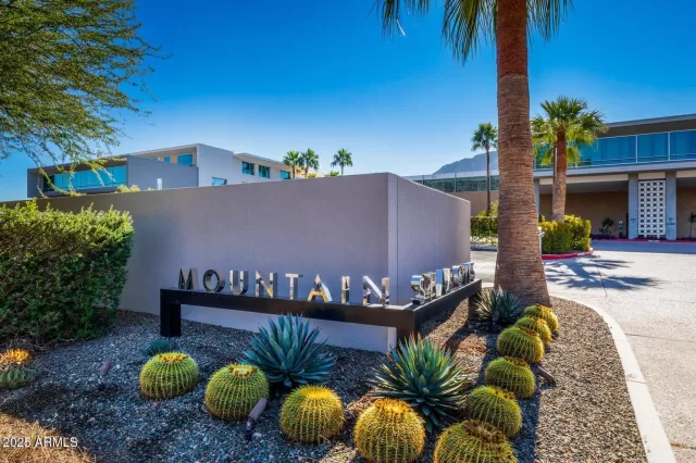 MLS: 6923775 Condo For Sale