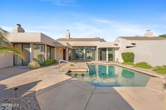 MLS: 6924086 Condo For Sale