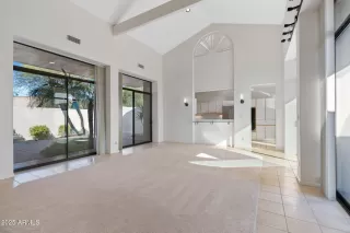 Photo #3: 6924086 Listing 