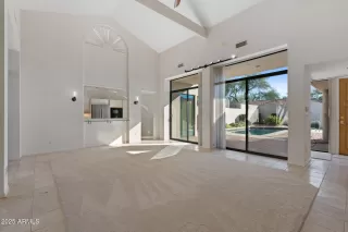 Photo #6: 6924086 Listing 