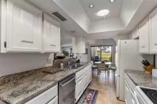 Photo #5: 6924392 Listing 