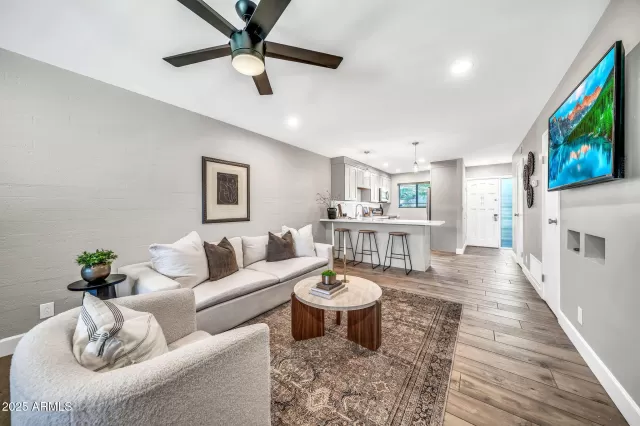 MLS: 6924556 Condo For Sale