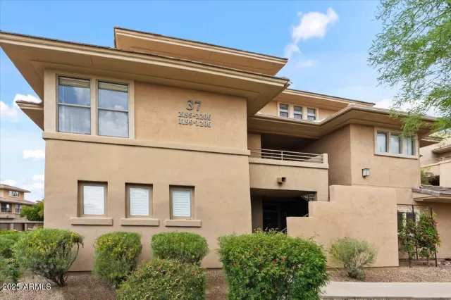 MLS: 6924657 Condo For Sale