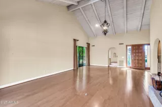 Photo #3: 6924672 Listing 