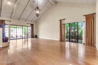 Photo #5: 6924672 Listing 