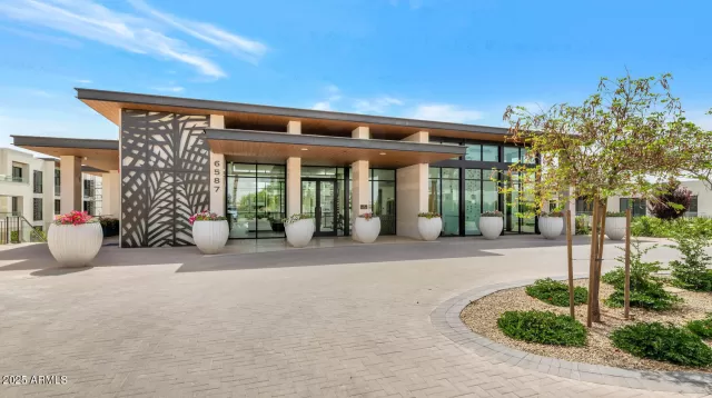 MLS: 6924825 Condo For Sale