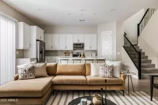 Photo #6: 6925030 Listing