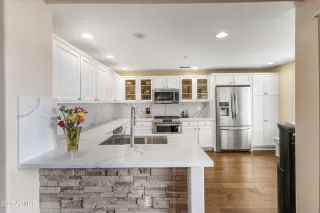 Photo #2: 6925121 Listing 