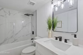 Photo #3: 6925125 Listing