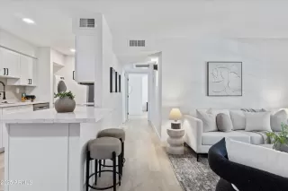 Photo #5: 6925125 Listing