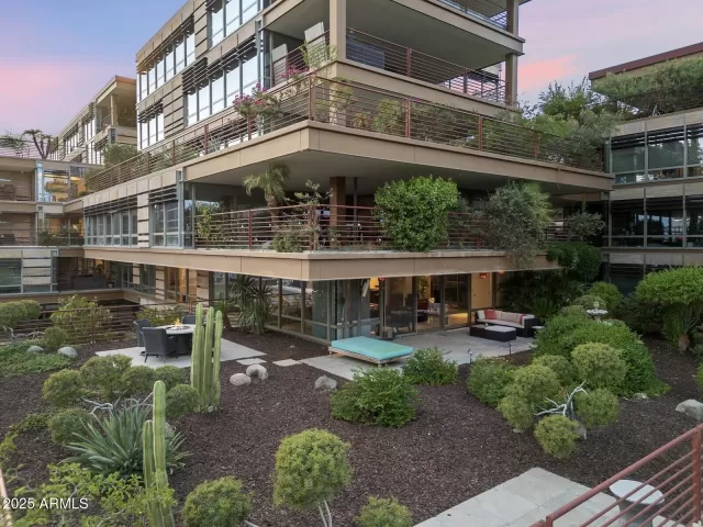 MLS: 6925596 Condo For Sale