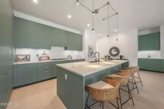 Photo #4: 6925802 Listing