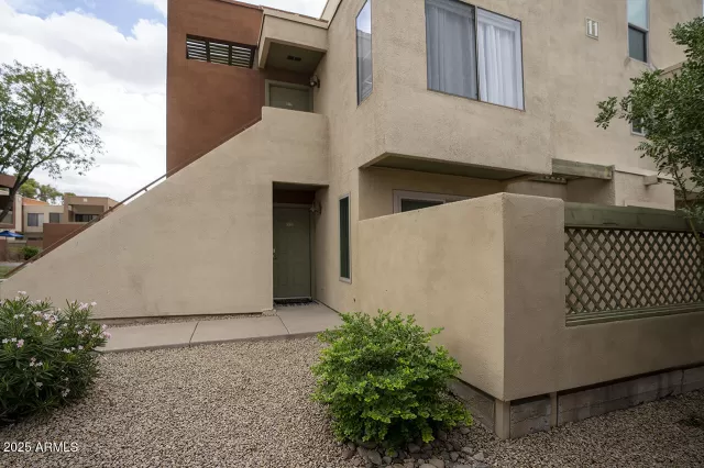 MLS: 6925995 Condo For Sale