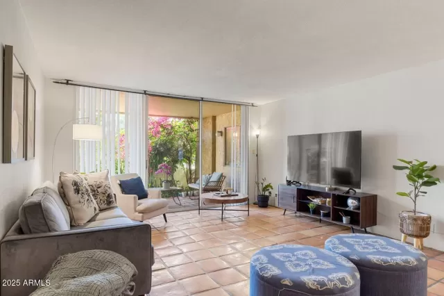 MLS: 6926124 Condo For Sale