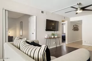 Photo #3: 6926126 Listing 