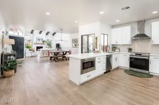 Photo #4: 6926127 Listing 