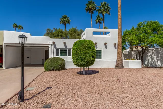 MLS: 6926500 Condo For Sale