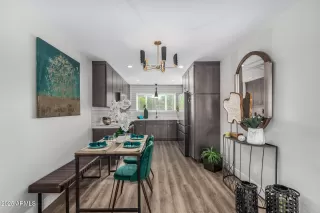 Photo #5: 6926500 Listing 