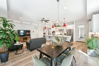 Photo #6: 6926513 Listing 