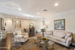 Photo #4: 6926890 Listing 